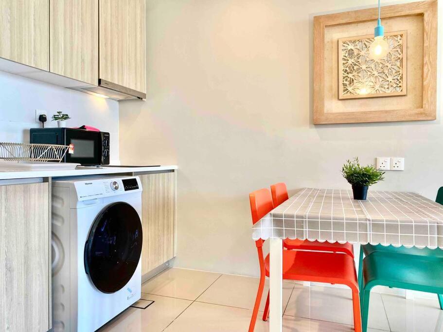 Tropicana 218 Macalister #Wondercolor #Infinity Pool #Georgetown #5Pax #2Br 2Bath #1King 1Queen 1Single #Quality Well Maintained #Private Host 外观 照片
